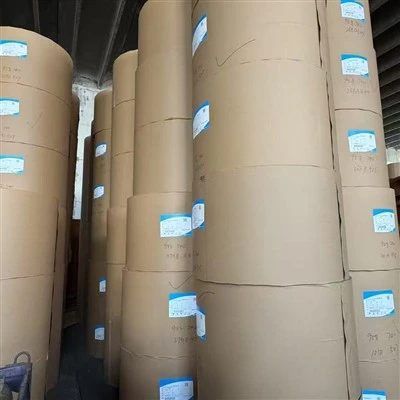 Páipéar Kraft 95gsm Chun Pad Fuarú a Dhéanamh Páipéar Kraft Brataithe Roisín
